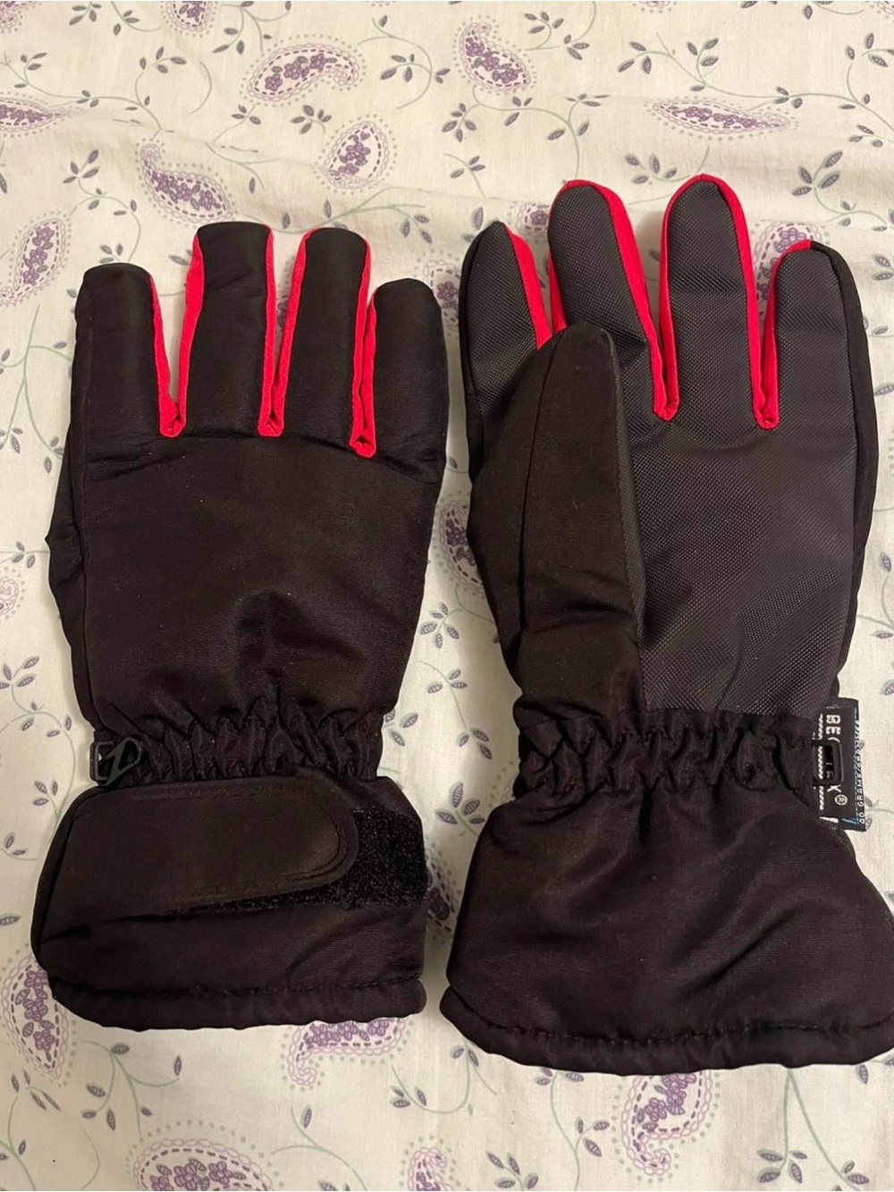 Black and Red Winter Gloves - Insulated Cold-Weather Gloves